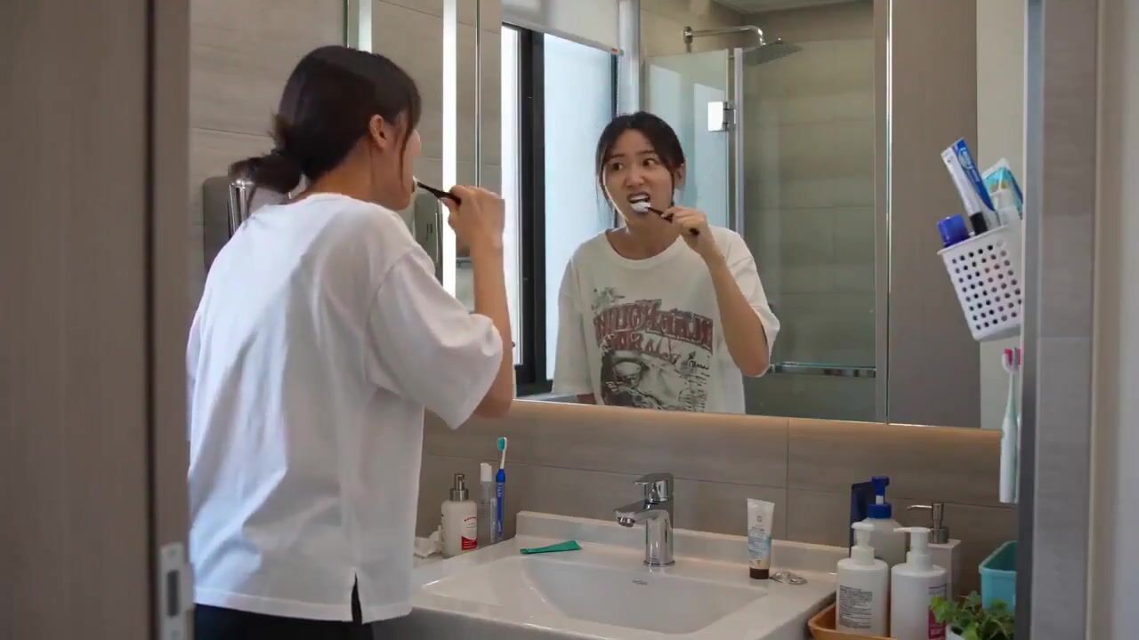 Seedance 2.0: Mirror Glitch