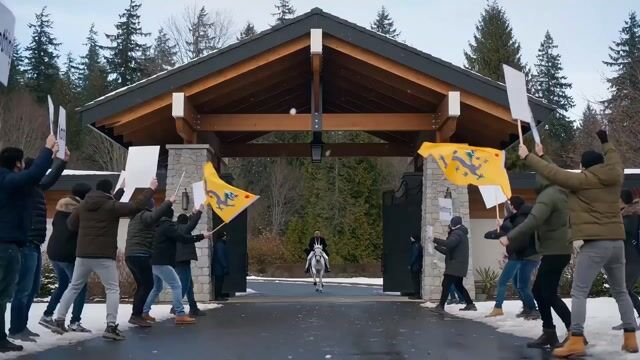 电影开场场景剧本：驰骋温哥华豪宅区