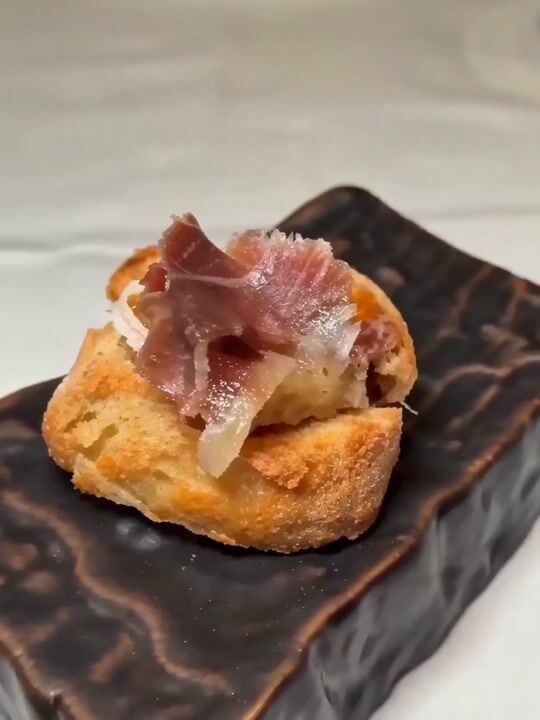 Restaurant Review Video Generation